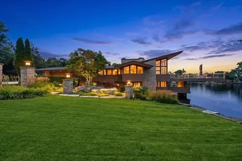 130 N Dee Rd, Park Ridge, IL 60068