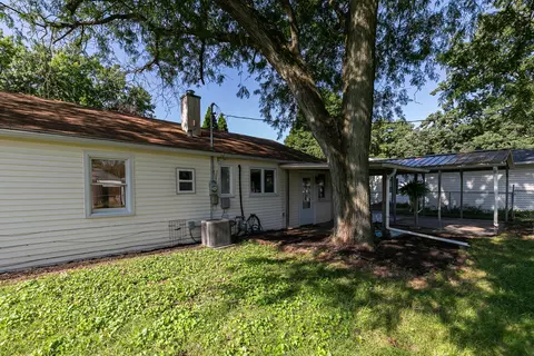 Exterior - 3803 11th Ave, Moline, IL 61265 photo 7 of 9