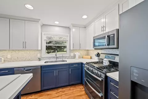Kitchen - 242 Cliff Ct, Silvis, IL 61282 photo 2 of 2