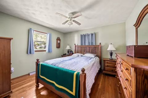 Bedroom - 242 Cliff Ct, Silvis, IL 61282 photo 1 of 3