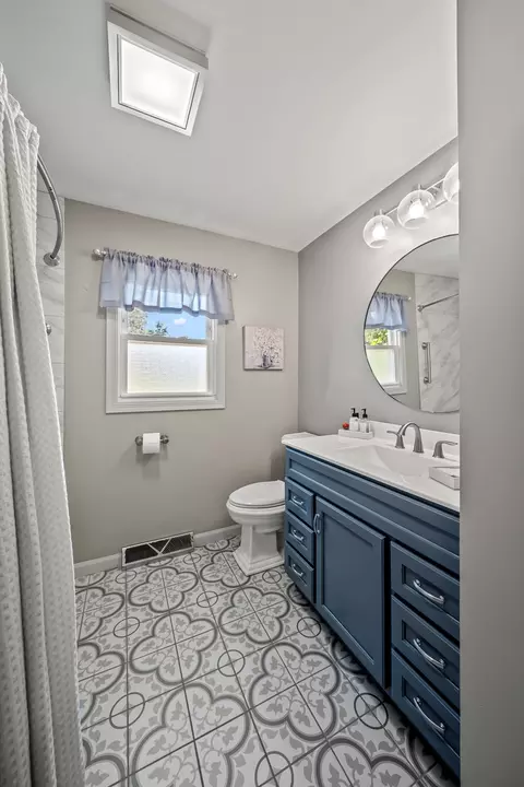 Bath - 242 Cliff Ct, Silvis, IL 61282 photo 1 of 3