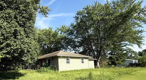 508 Euclid Ave, Iuka, IL 62849 photo 3