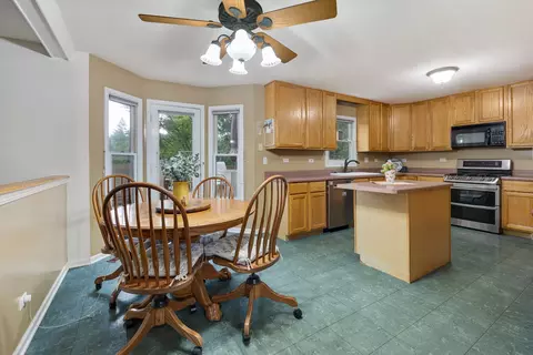 Kitchen - 2877 Sarah Ct, Elgin, IL 60124 photo 1 of 3