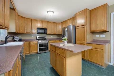 Kitchen - 2877 Sarah Ct, Elgin, IL 60124 photo 2 of 3