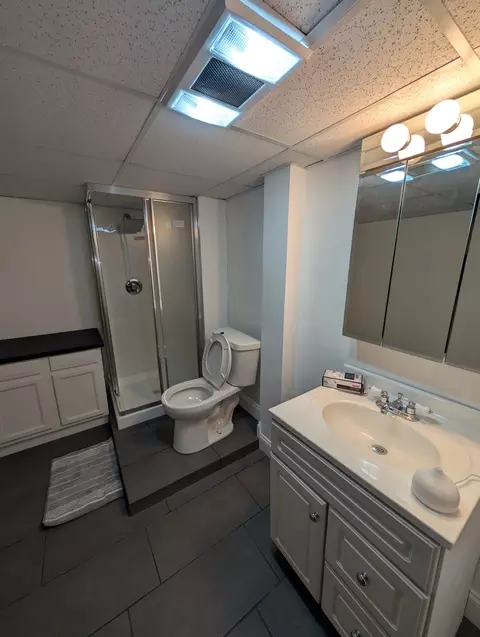 Bath - 2505 23rd Avenue B Ave, Moline, IL 61265 photo 8 of 9