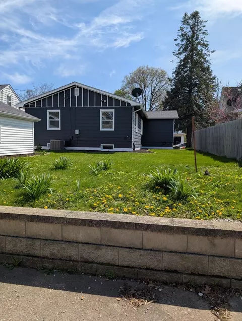 Exterior - 2505 23rd Avenue B Ave, Moline, IL 61265 photo 4 of 5