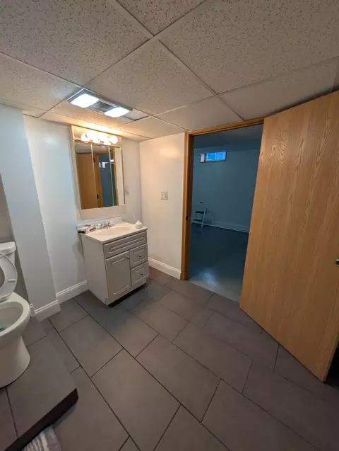 Bath - 2505 23rd Avenue B Ave, Moline, IL 61265 photo 9 of 9