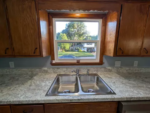 Kitchen - 2505 23rd Avenue B Ave, Moline, IL 61265 photo 6 of 7