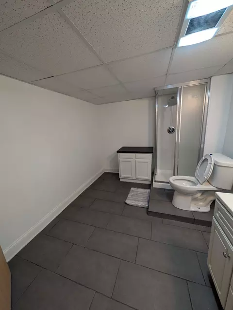 Bath - 2505 23rd Avenue B Ave, Moline, IL 61265 photo 7 of 9