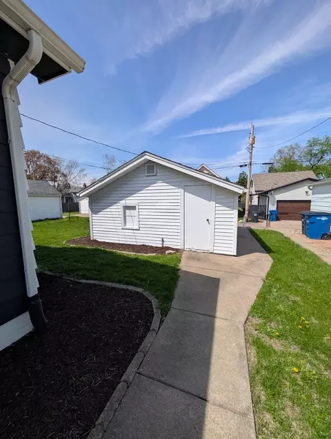 Exterior - 2505 23rd Avenue B Ave, Moline, IL 61265 photo 2 of 5