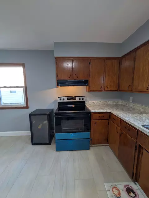 Kitchen - 2505 23rd Avenue B Ave, Moline, IL 61265 photo 7 of 7