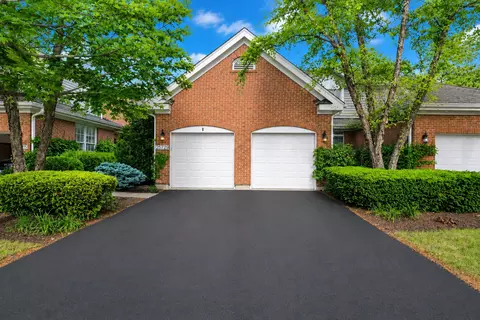 2 S729 Parkview Dr, Glen Ellyn, IL 60137