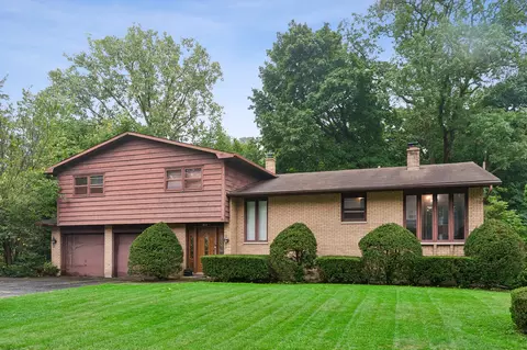 211 Sheridan Ct, Waukegan, IL 60085