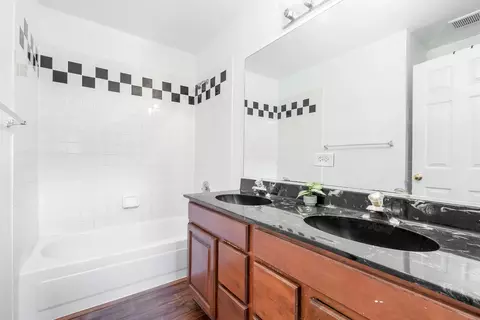 Bath - 5315 Sunmeadow Dr, Plainfield, IL 60586 photo 4 of 5