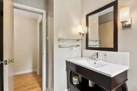 Bath - 1246 Franklin Ave, River Forest, IL 60305 photo 3 of 4