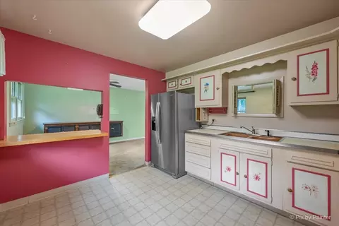 Kitchen - 933 Carol Ave, Elgin, IL 60123 photo 3 of 3