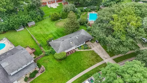 View/Area - 933 Carol Ave, Elgin, IL 60123 photo 3 of 7