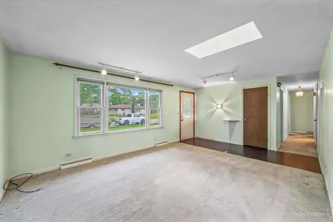 Living - 933 Carol Ave, Elgin, IL 60123 photo 2 of 4