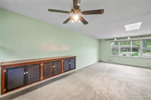 Living - 933 Carol Ave, Elgin, IL 60123 photo 4 of 4