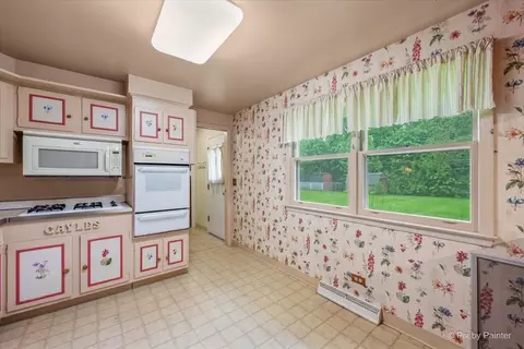Kitchen - 933 Carol Ave, Elgin, IL 60123 photo 1 of 3