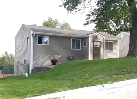1222 15th Ave S, Clinton, IA 52732