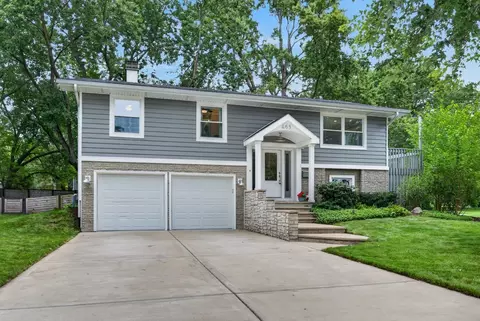 2 S465 Barclay Pl, Glen Ellyn, IL 60137