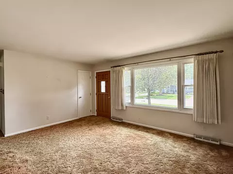 Living - 2327 13th St, Peru, IL 61354 photo 3 of 3