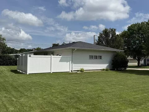 Exterior - 2327 13th St, Peru, IL 61354 photo 4 of 5