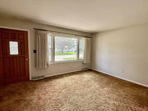 Living - 2327 13th St, Peru, IL 61354 photo 2 of 3