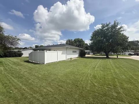 Exterior - 2327 13th St, Peru, IL 61354 photo 3 of 5
