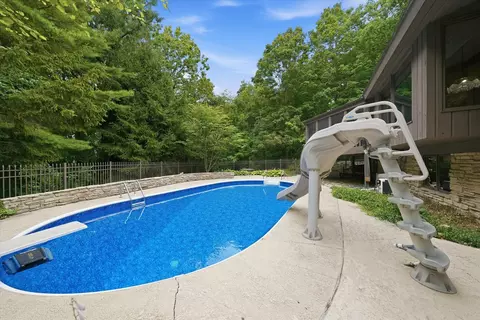 Exterior - 1664 E Rietveld Dr, Crete, IL 60417 photo 10 of 36