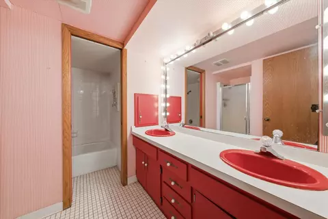 Bath - 1664 E Rietveld Dr, Crete, IL 60417 photo 2 of 2