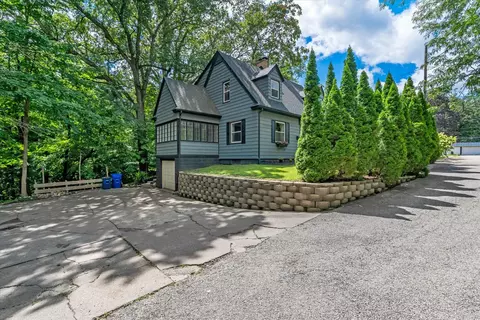Exterior - 110 14th Ave, Moline, IL 61265 photo 10 of 14