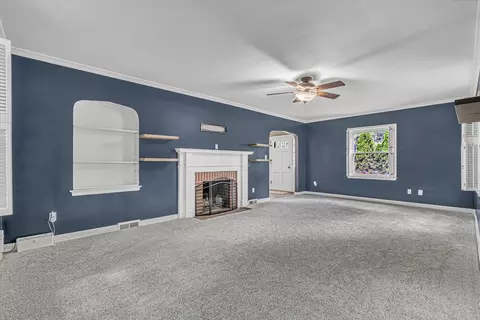 Living - 110 14th Ave, Moline, IL 61265 photo 2 of 4