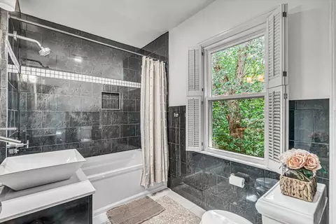 Bath - 110 14th Ave, Moline, IL 61265 photo 1 of 2