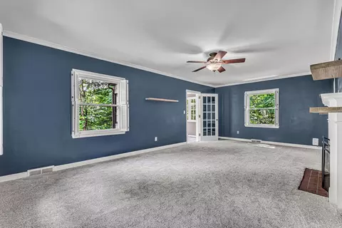 Living - 110 14th Ave, Moline, IL 61265 photo 3 of 4