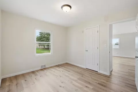 Bedroom - 135 4th St, Silvis, IL 61282 photo 2 of 8