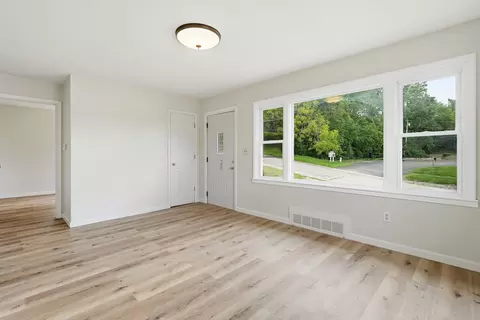 Living - 135 4th St, Silvis, IL 61282 photo 1 of 2