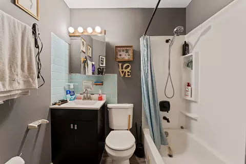 Bath - 3360 Magnolia Dr, Markham, IL 60428 photo 1 of 1