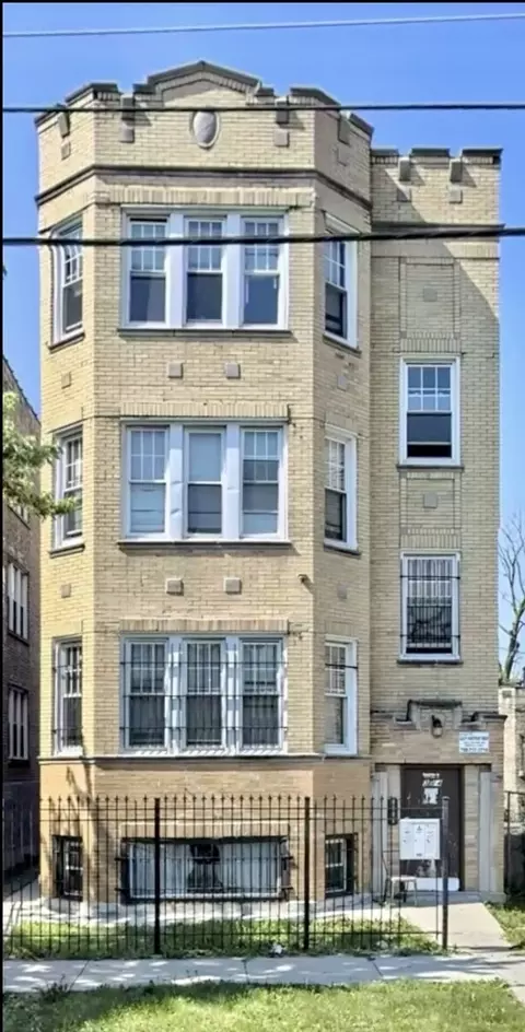 3814 W Ohio St, Chicago, IL 60624