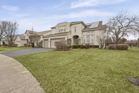 2188 Avalon Dr, Buffalo Grove, IL 60089