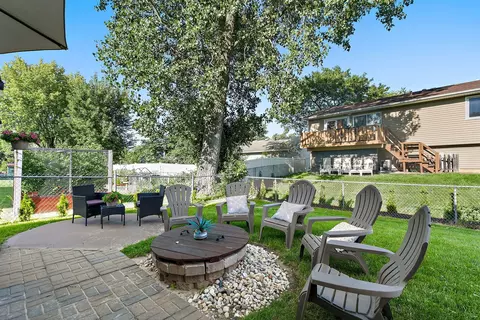 Exterior - 17 Joslyn Dr, Elgin, IL 60120 photo 4 of 7