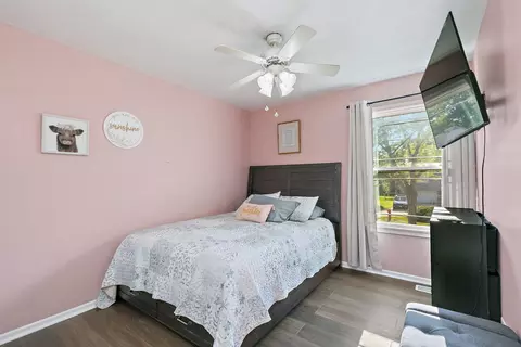 Bedroom - 17 Joslyn Dr, Elgin, IL 60120 photo 3 of 4