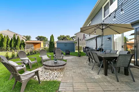 Exterior - 17 Joslyn Dr, Elgin, IL 60120 photo 6 of 7