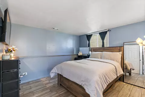 Bedroom - 17 Joslyn Dr, Elgin, IL 60120 photo 4 of 4