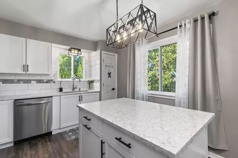 Kitchen - 17 Joslyn Dr, Elgin, IL 60120 photo 3 of 4