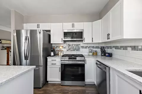 Kitchen - 17 Joslyn Dr, Elgin, IL 60120 photo 1 of 4