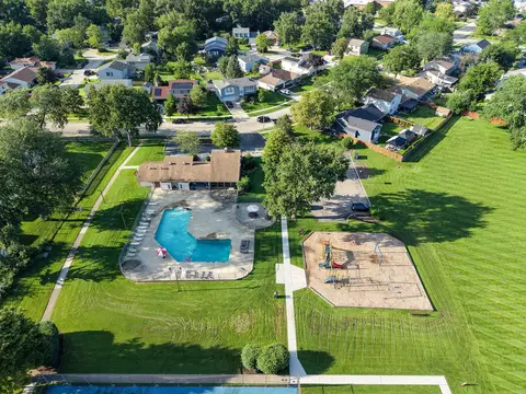 View/Area - 17 Joslyn Dr, Elgin, IL 60120 photo 4 of 6