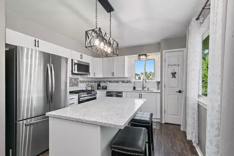 Kitchen - 17 Joslyn Dr, Elgin, IL 60120 photo 4 of 4