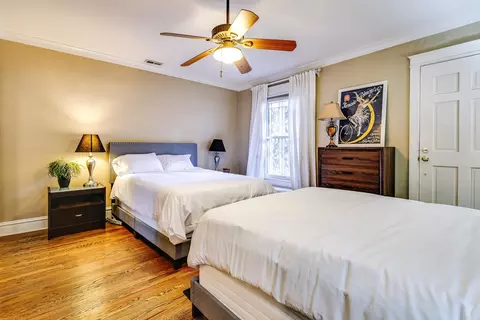 Bedroom - 57 E Cedar St, Chicago, IL 60611 photo 6 of 7